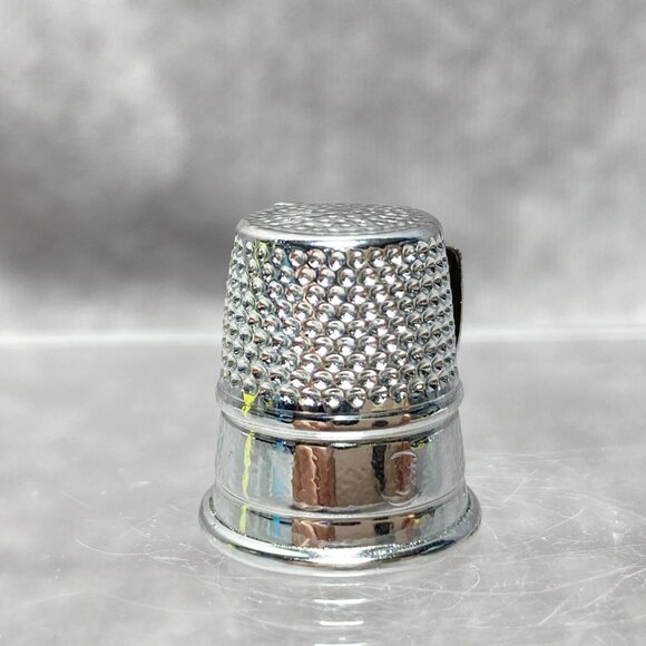 Hood River Oregon Souvenir Thimble With Apple Shield Design - Picture 5 of 8